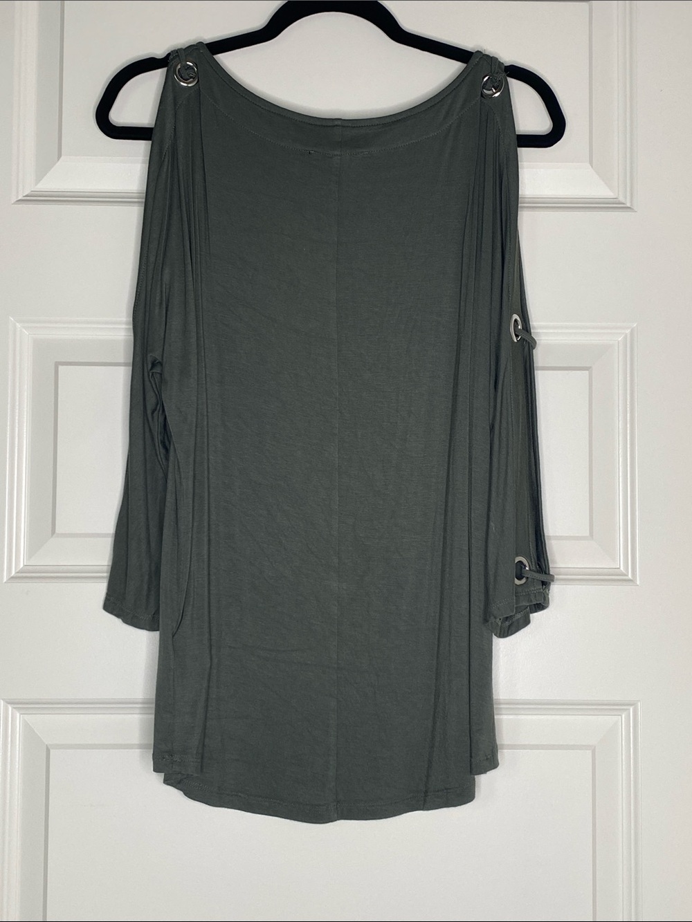 Cable & Gauge Olive Cold-Shoulder Tunic with Silver Grommets - Picture 4 of 4